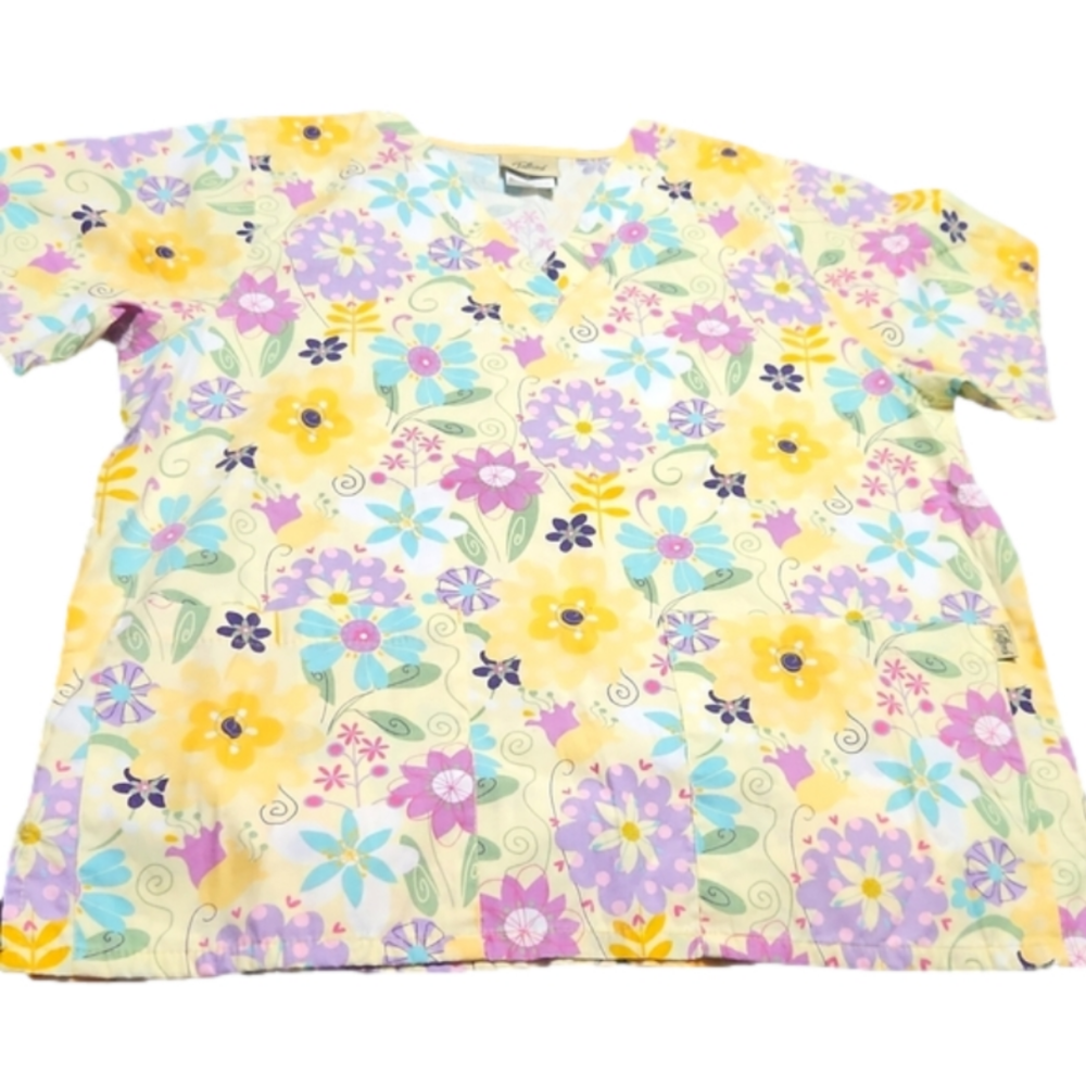♡Floral scrub top size medium
